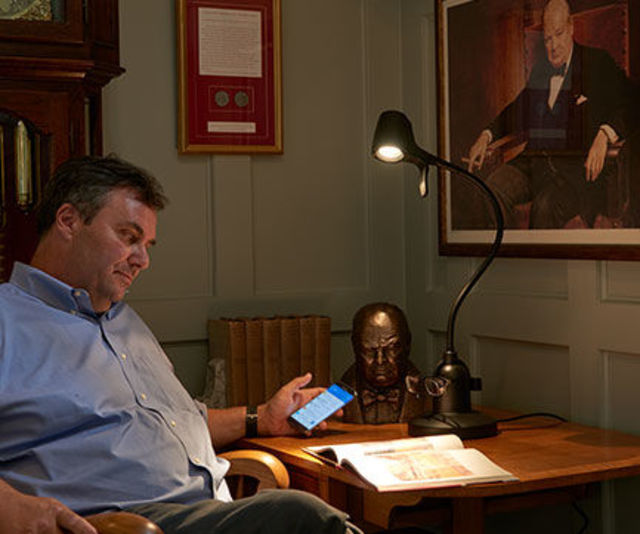 Man reading with HD Original Table Light